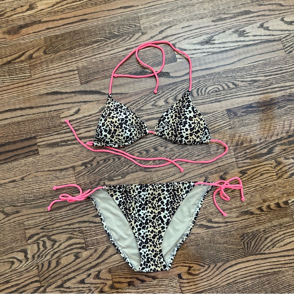 Victoria’s Secret NWOT medium cheetah leopard animal print coral string